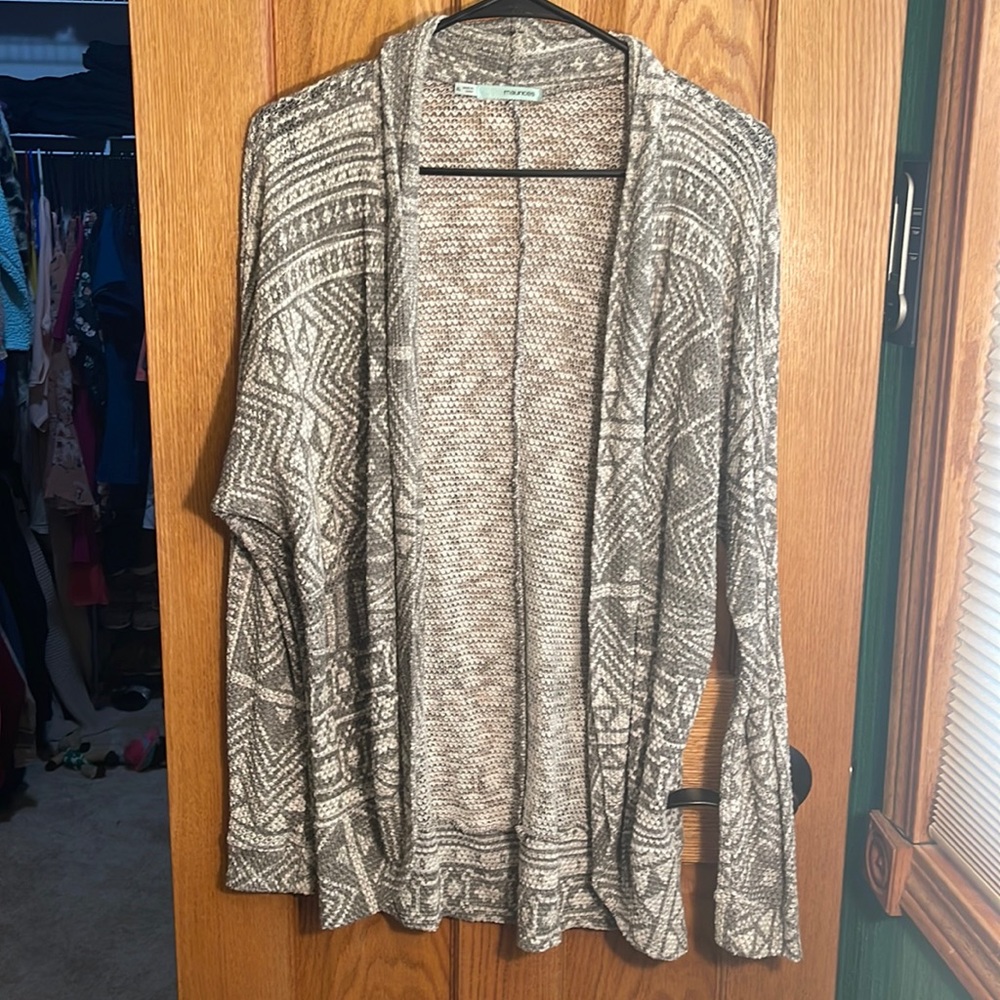 Grey and white printed Maurice’s cardigan. Size XL